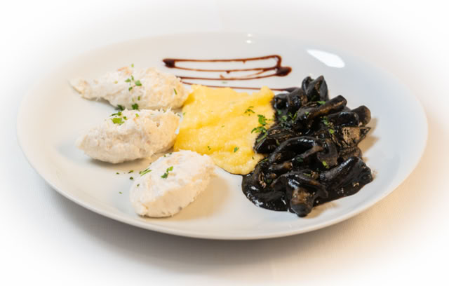 Bis di baccalà mantecato e seppie in umido alla Veneziana